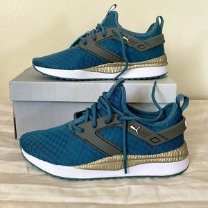 Womens PUMA soft foam size 8.5 hardly worn